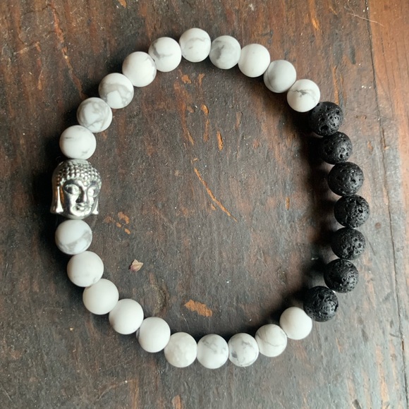 NWT ✨Howlite & Lava Stone  ✨Calming Healing Gemstone Bracelet✨ Handmade - Picture 4 of 7